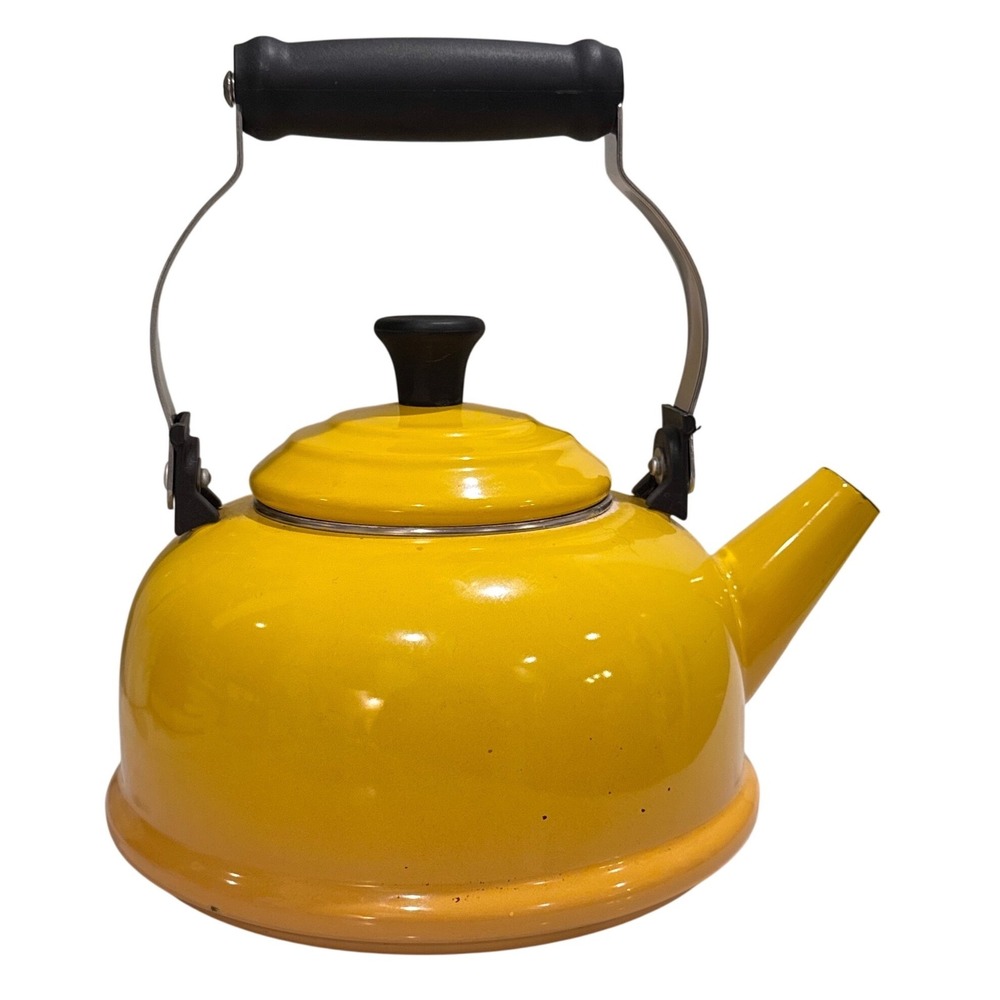 Le Creuset Tea Kettle 1.7Qt Soleil Yellow Orange Whistling Enamel Stovetop Read*